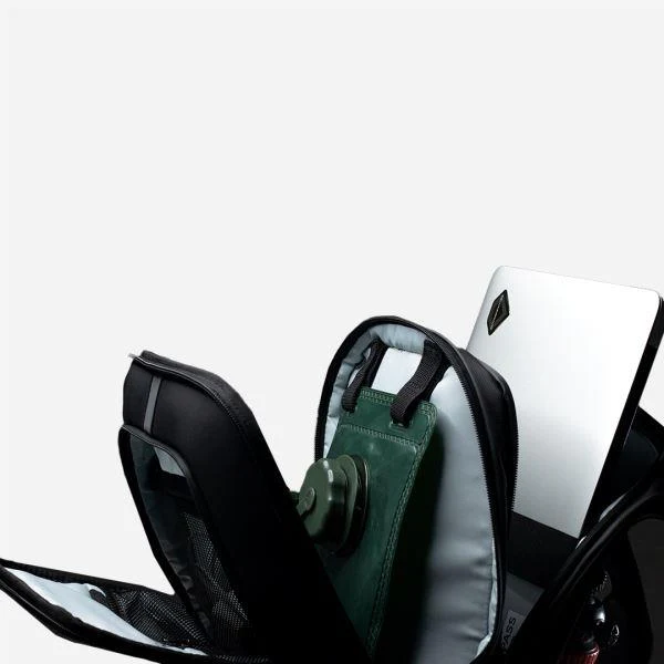 Carbonado X16 - Rider Backpack -Racing Red - Image 6