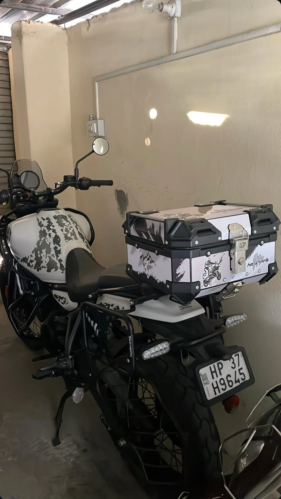 LGP 25 Litres Aluminium Top Box With Graphics Universal 2.0 ( Fits All Motorcycles )-ACS11900 - Image 9