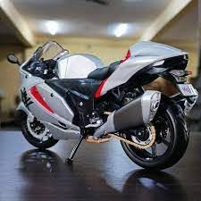 Maisto Plastic Suzuki Hayabusa 2022-1:12 Die-Cast Scale Model Motorbike-52724 - Image 3