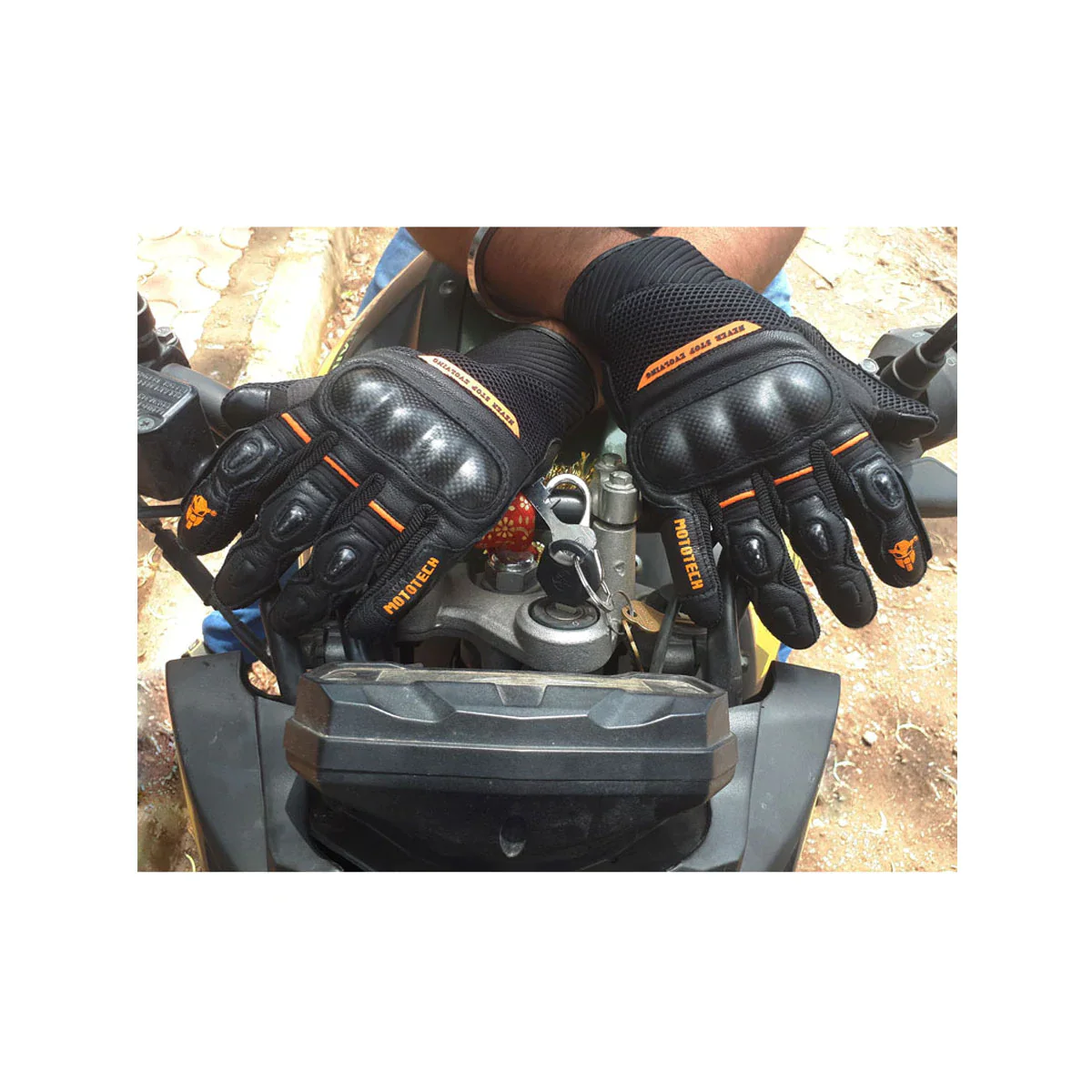 MOTOTECH Urbane Carbon Gloves - Black+Orange - Image 3