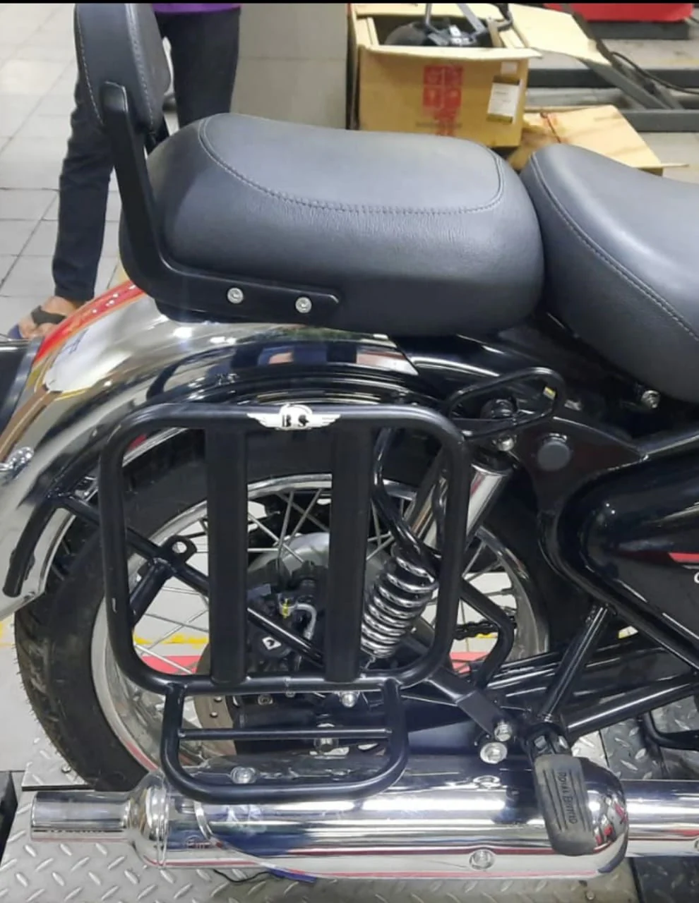 RE Classic Reborn Saddle Stay Black - Image 3