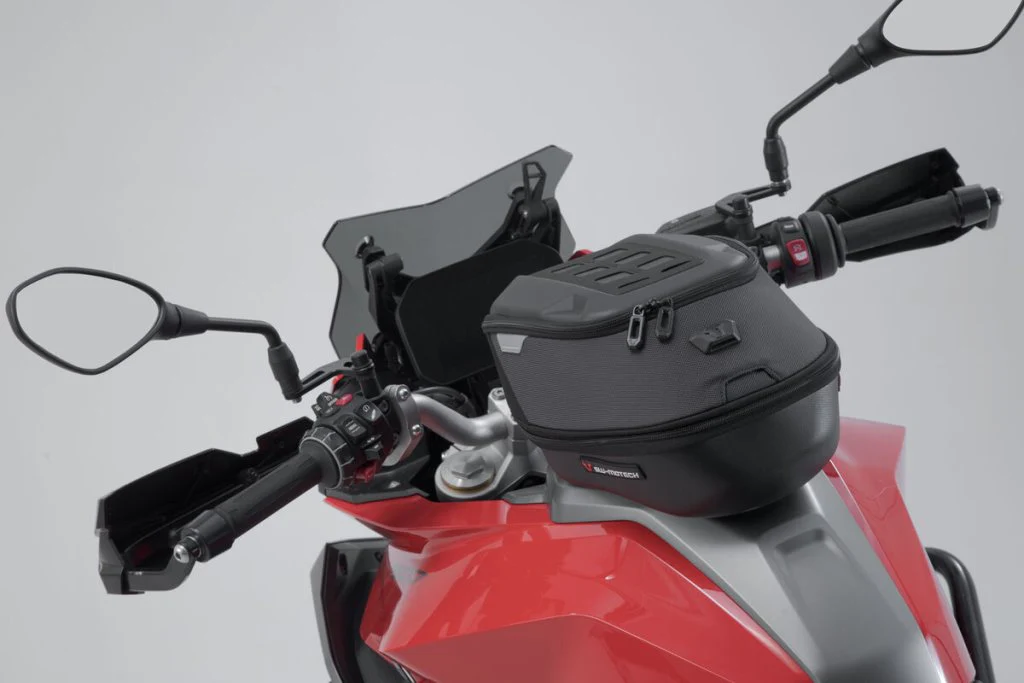 SW-Motech 7-10L Quick Lock PRO Engage Tank Bag - BC.TRS.00.107.30000 - Image 3