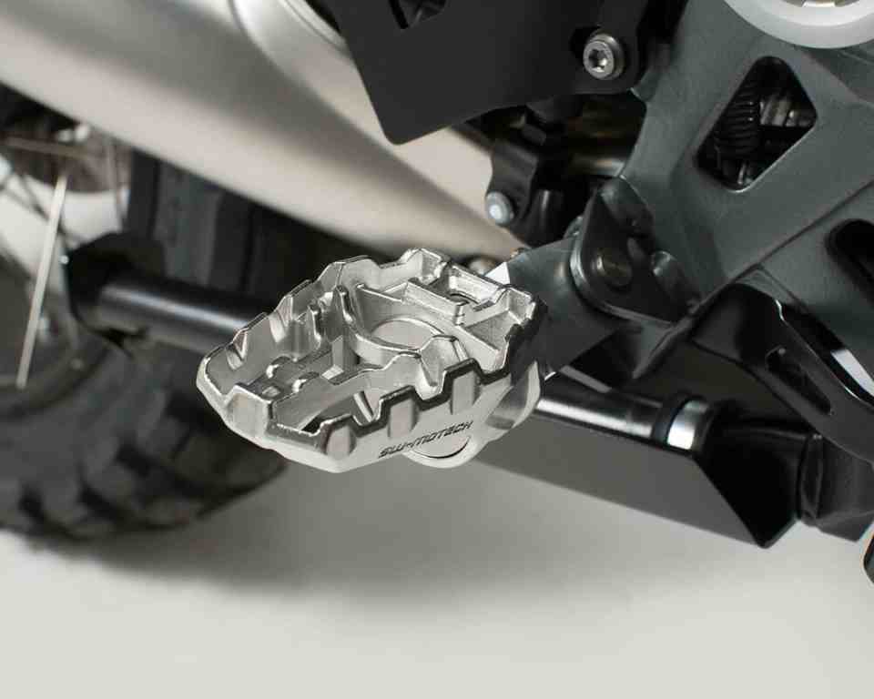 SW-Motech EVO Footrest Kit for BMW RnineT / F900XR / F900R - FRS.11.112.10001 - Image 4