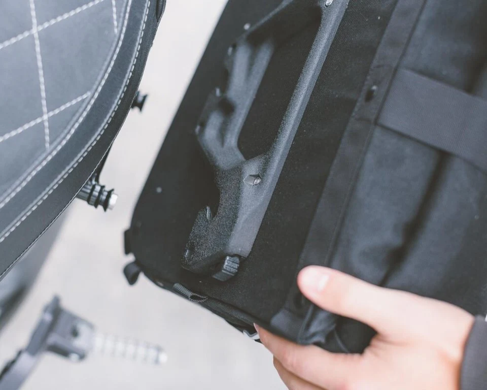 SW-Motech Legend Gear Side bag LC1 – Black Edition (for Left SLC Side Carrier) - BC.HTA.00.401.10200L - Image 4