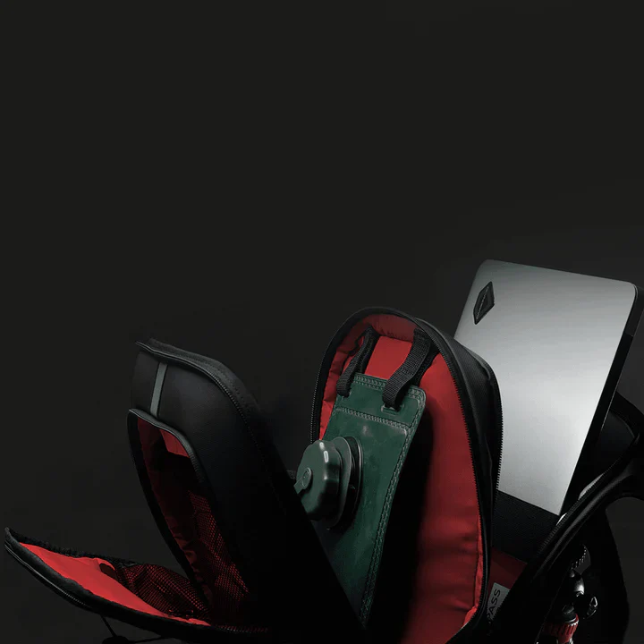 Carbonado X24 Laptop/Hydration Bladder Backpack - 24L - Image 5